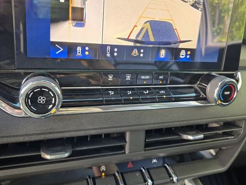 Used 2023 Chevrolet Colorado Trail Boss w/ Technology Package AWD/4WD image 20