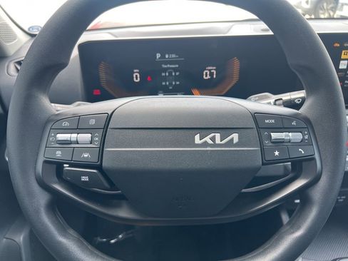 Used 2025 Kia K4 LXS image 48