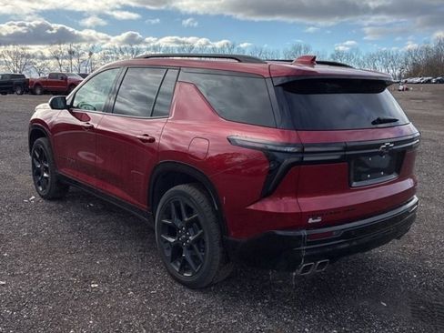 Used 2024 Chevrolet Traverse RS image 3