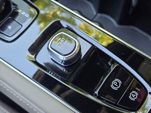 Certified 2025 Volvo XC90 T8 Plus w/ Protection Package Premier image 29