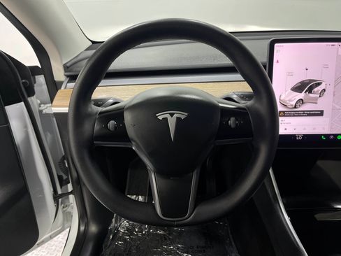 Used 2021 Tesla Model Y Long Range AWD/4WD image 21