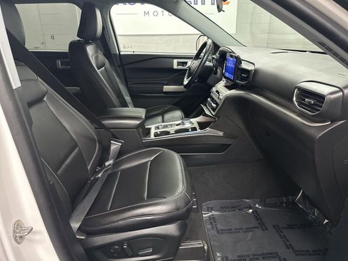 Used 2022 Ford Explorer XLT w/ Equipment Group 202A image 20