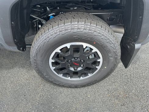 Used 2026 Toyota Tacoma TRD Off-Road w/ TRD Off Road Upgrade Package AWD/4WD image 11