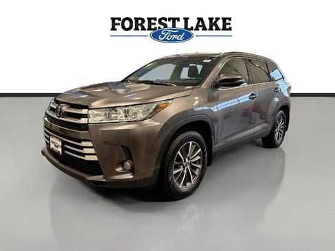 Used 2019 Toyota Highlander XLE image 3
