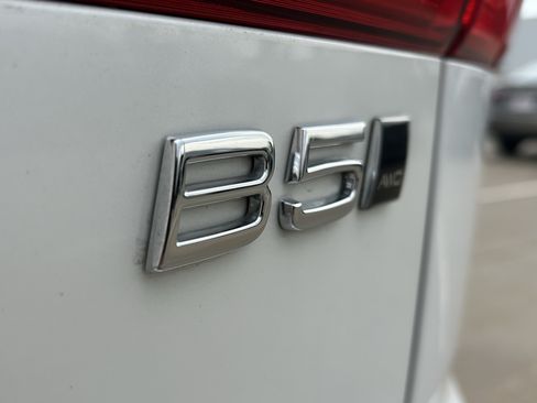 Used 2023 Volvo XC60 B5 Plus w/ Climate Package AWD/4WD image 9