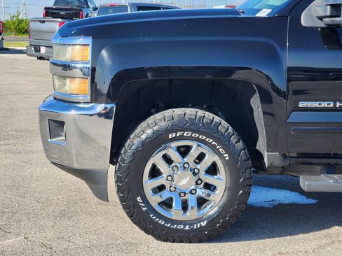 Used 2015 Chevrolet Silverado 2500 LT w/ LT Convenience Package AWD/4WD image 9