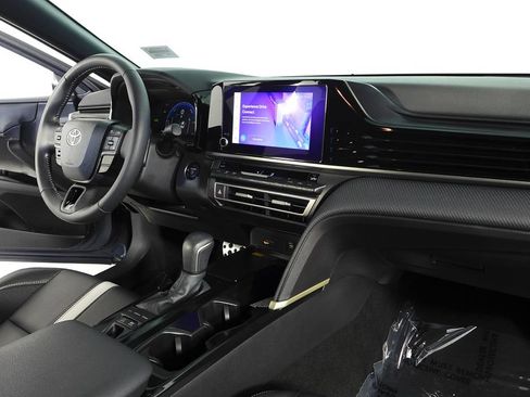 Used 2025 Toyota Camry SE FWD image 13