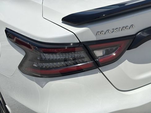 Used 2023 Nissan Maxima SR w/ Sport Mat Group FWD image 7