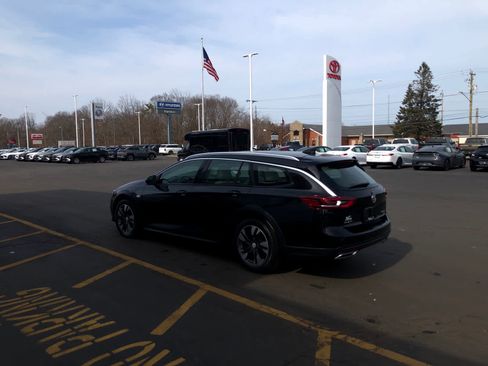 Used 2018 Buick Regal Essence w/ Driver Confidence Package #1 image 3