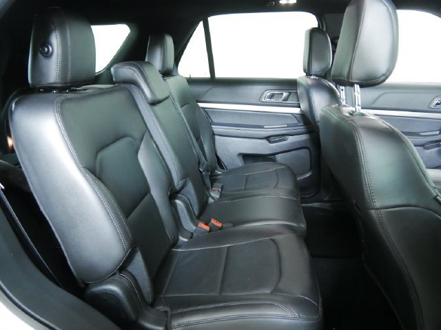 Certified 2018 Ford Explorer XLT w/ Equipment Group 202A AWD/4WD image 17