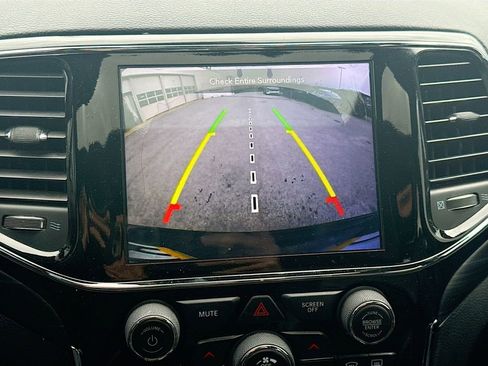 Used 2019 Jeep Grand Cherokee Altitude image 13