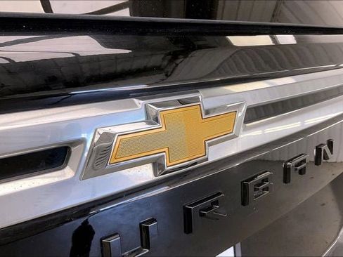 Used 2021 Chevrolet Suburban High Country w/ Premium Package AWD/4WD image 32