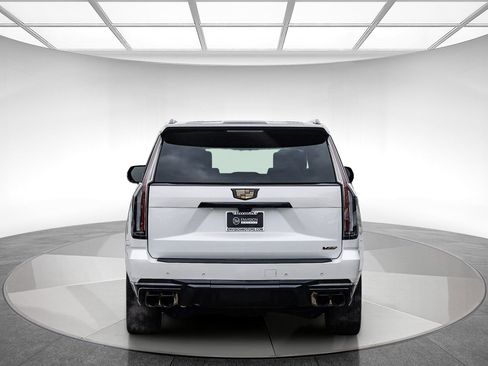 Used 2025 Cadillac Escalade ESV V AWD/4WD image 3