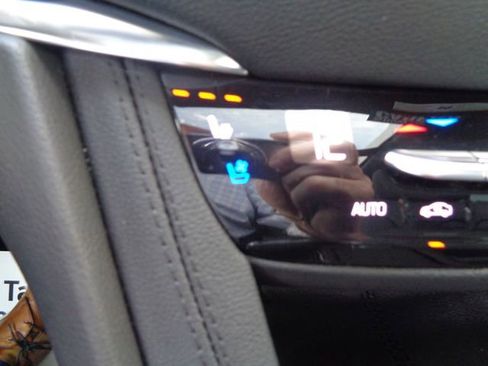 Certified 2023 Cadillac XT5 Sportv w/ Technology Package image 32