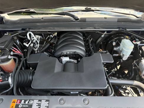 Used 2020 Chevrolet Tahoe LT w/ Luxury Package RWD image 15