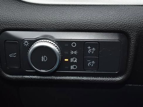 Used 2022 Ford Explorer XLT w/ Equipment Group 202A image 20