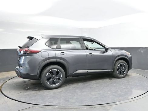 Used 2025 Nissan Rogue SV AWD/4WD image 2