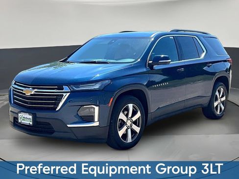 Used 2023 Chevrolet Traverse LT w/ LT Premium Package AWD/4WD image 3