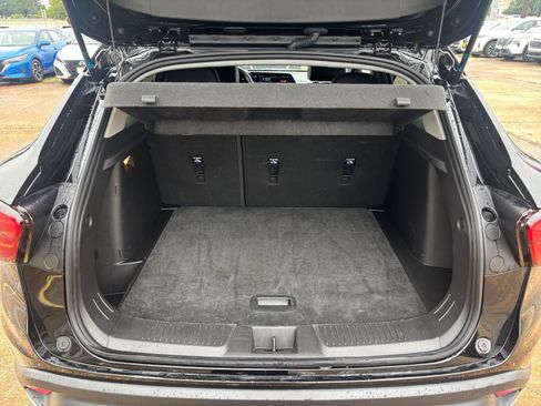 Used 2025 Chevrolet Trax LT FWD image 29