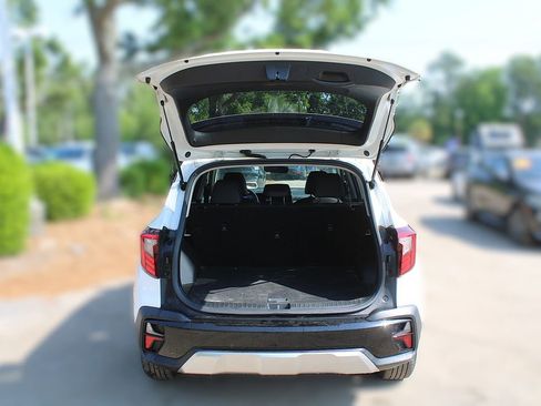 Certified 2024 Kia Seltos EX AWD/4WD image 9
