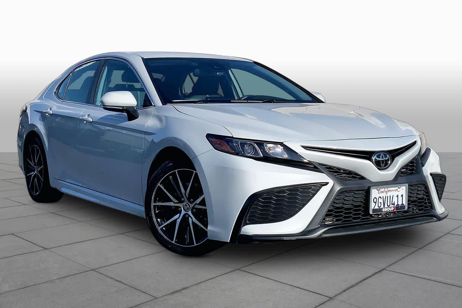 Used 2023 Toyota Camry SE w/ Convenience Package FWD image 2