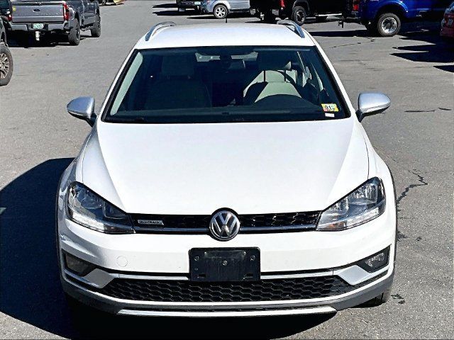 Used 2019 Volkswagen Golf Alltrack S AWD/4WD image 2