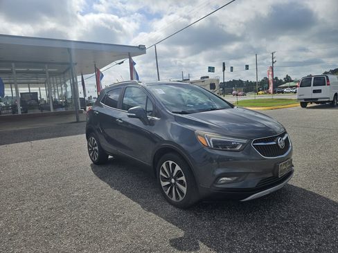 Used 2018 Buick Encore Essence FWD image 3