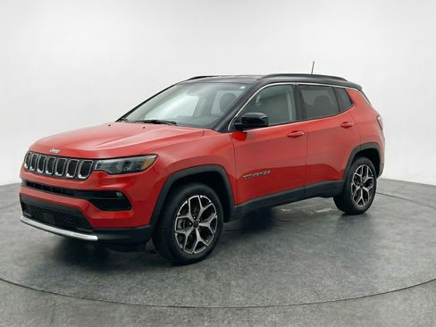 Used 2025 Jeep Compass Limited image 3