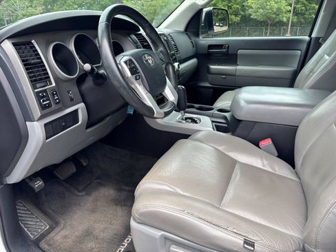 Used 2016 Toyota Sequoia SR5 RWD image 14