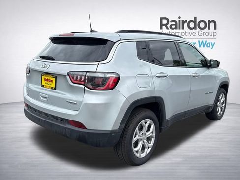 Used 2024 Jeep Compass Latitude AWD/4WD image 7