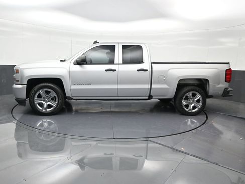 Used 2019 Chevrolet Silverado 1500 Custom w/ Custom Convenience Package image 2