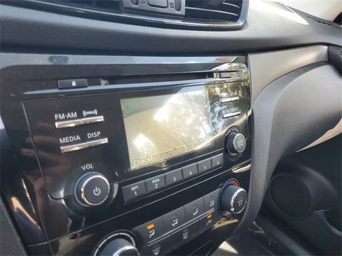 Used 2017 Nissan Rogue Sport S w/ S Appearance Package image 20