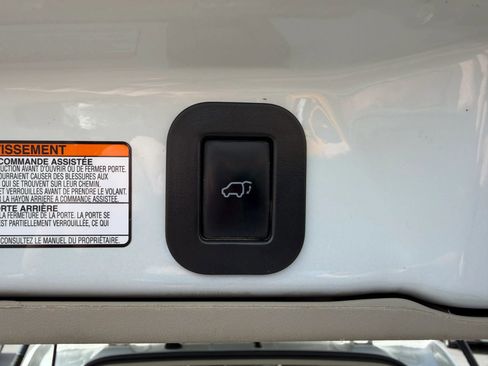 Used 2016 Toyota Sienna XLE image 9