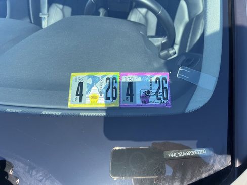 Used 2023 Volvo XC40 B5 Plus w/ Driver Assist Package image 6