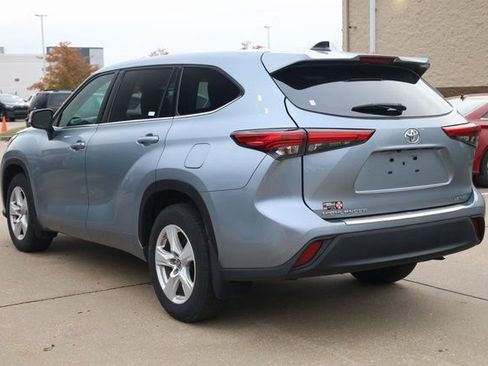 Used 2022 Toyota Highlander LE image 6