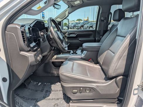Used 2025 Chevrolet Silverado 2500 LTZ w/ LTZ Convenience Package AWD/4WD image 15