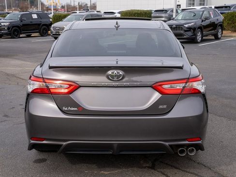 Used 2020 Toyota Camry SE image 4