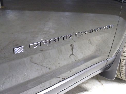 New 2025 Jeep Grand Cherokee L Limited w/ Luxury Tech Group II image 42