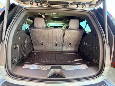 Used 2025 GMC Yukon AT4 Ultimate w/ LPO, Floor Liner Package AWD/4WD image 38