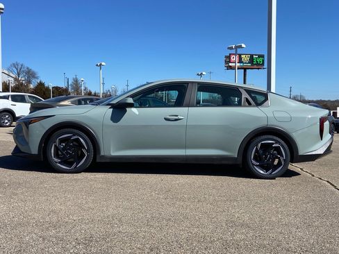 Used 2025 Kia K4 EX image 13