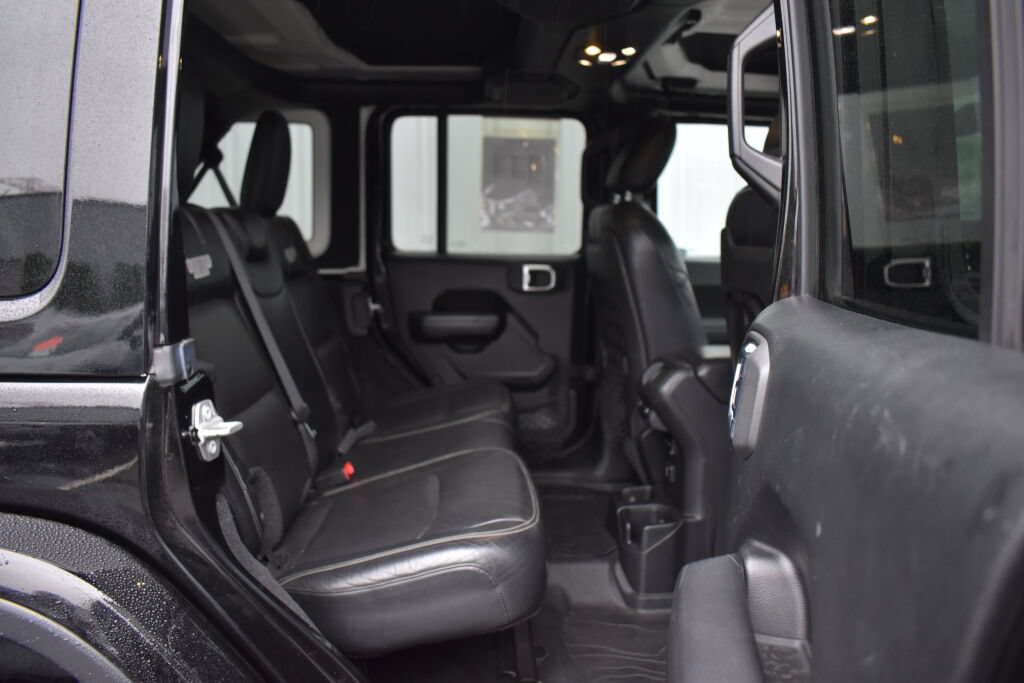 Used 2019 Jeep Wrangler Unlimited Rubicon w/ Cold Weather Group AWD/4WD image 23