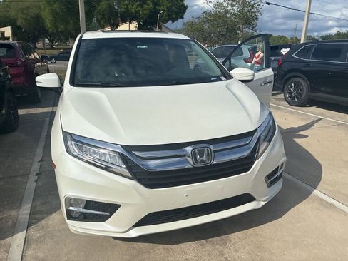 Used 2018 Honda Odyssey Elite image 2