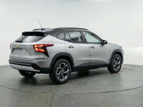 Used 2025 Chevrolet Trax LT FWD image 9