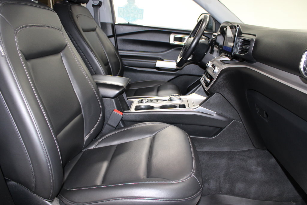 Used 2023 Ford Explorer XLT w/ Equipment Group 202A AWD/4WD image 29