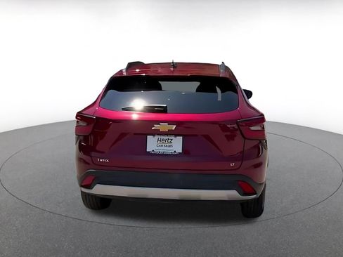 Used 2025 Chevrolet Trax LT FWD image 10