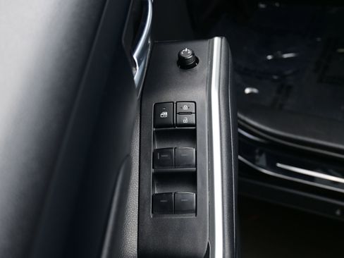 Used 2024 Toyota Highlander XSE AWD/4WD image 11