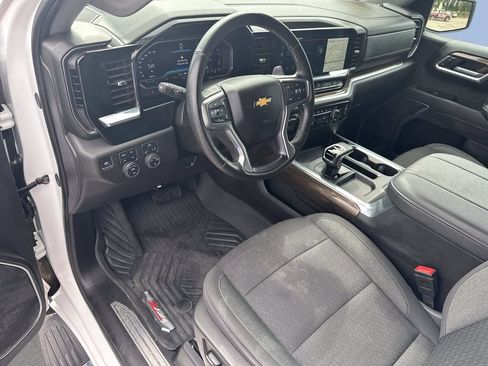 Used 2025 Chevrolet Silverado 1500 LT AWD/4WD image 9