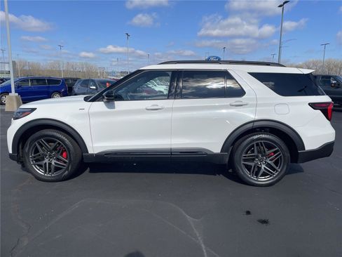 Used 2025 Ford Explorer ST-Line w/ Premium Package AWD/4WD image 2