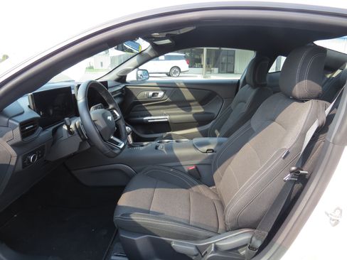 Used 2025 Ford Mustang GT RWD image 14
