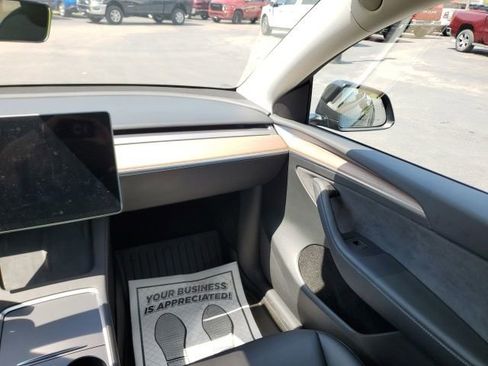 Used 2024 Tesla Model Y Performance AWD/4WD image 16